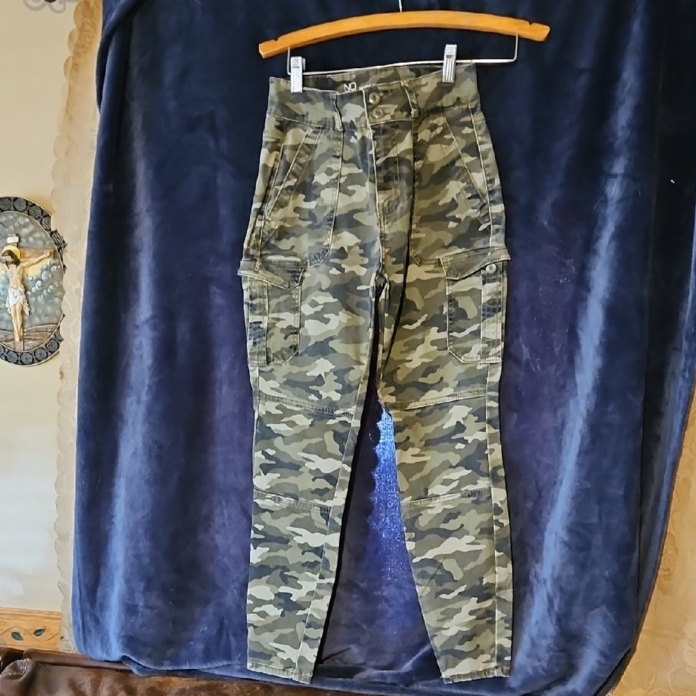 NOBO High Rise Camo Cargo Pants in Green